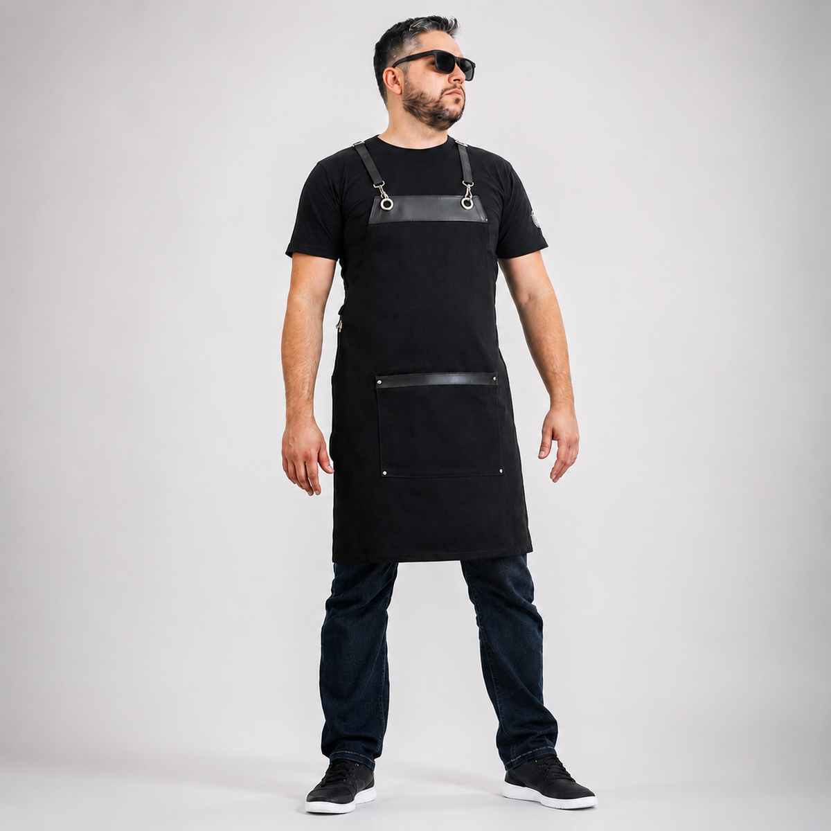 Black twill apron with synthetic details - Onza model